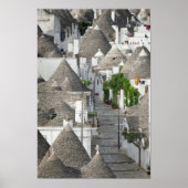 Straat met trulli-huizen in Alberobello, Puglia Poster (Voorkant)