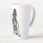 Straathond met Pug-stijl Latte Mok (Rechterhoek)