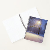 Straatlichten en sneeuwbomen notitieboek (Binnen)