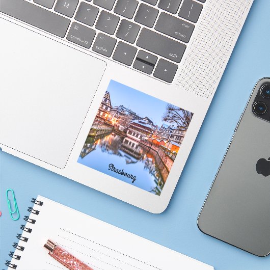 Straatsburg Frankrijk Sticker (Laptop met iPhone)