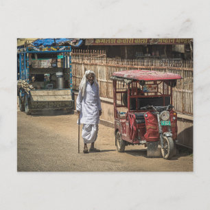 Straattafereel met oudere man in India Briefkaart