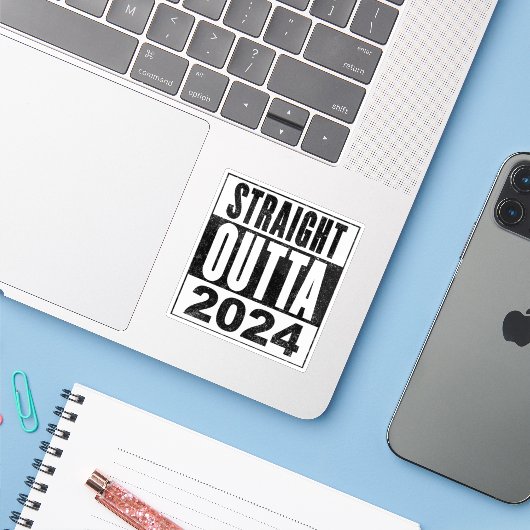 Straight Outta 2024 Sticker (Laptop met iPhone)
