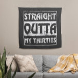 Straight Outta My Thirties Funny 40th Birthday Wandkleed<br><div class="desc">Perfect Birthday Gift Idea for Men / Women - rechtstreeks buiten mijn dertig. Kool cadeau voor je vader,  papa,  broer,  zus,  man,  vriend,  zoon,  oom,  neef,  vriendin,  moeder,  vrienden,  familie. Het is tijd om feest te vieren en veertig jaar oud te worden!</div>