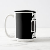 Straight Outta voegt jouw tekst toe Tweekleurige Koffiemok (Links)