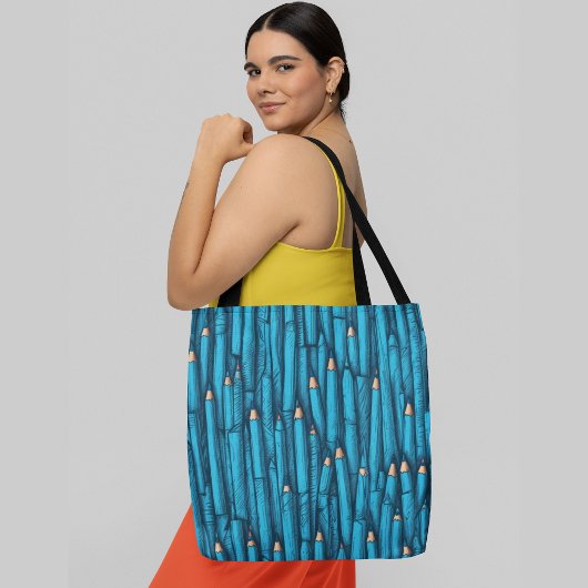Strak ingepakte blauw gekleurde potloden met goude tote bag