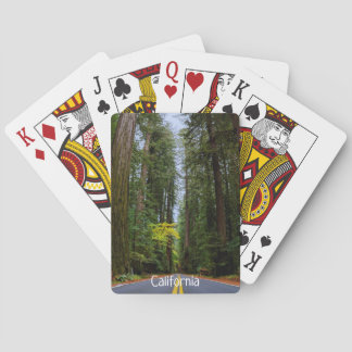 Strakke weg door het Misty Redwood bos Pokerkaarten