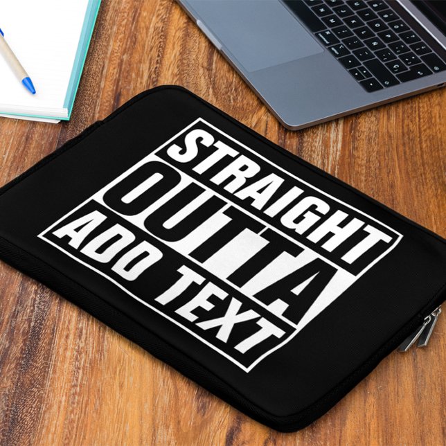STRAKTE OUTTA - voeg hier jouw tekst/creëer eigen  Laptop Sleeve (Creator heeft geüpload)