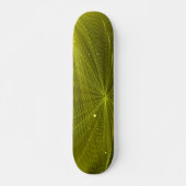 Stralen van psychedelische elektrische groen skateboard (Voorkant)