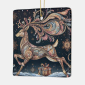 Stralend rendier: een kleurrijke kerst keramisch ornament (Links)