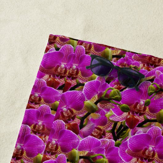 Stralende Clusters: De Magenta Orchidee Symfonie, Strandlaken (In situ)