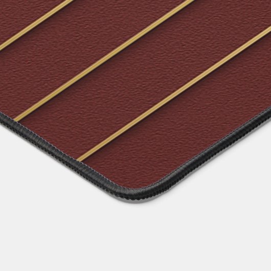 Stralende gouden zon op rood bureaumat (Hoek)