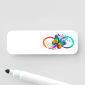 Stralende oneindigheid met regenboogvlinder naamplaatje (In situ)