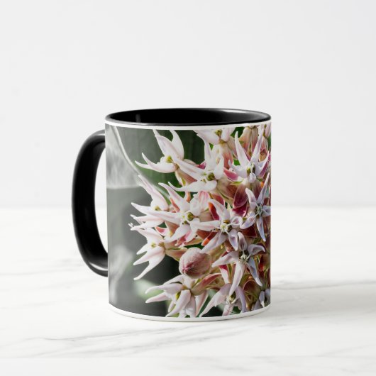 Stralende Zuiverheid: Witte Showy Milkweed Flower  Mok (Voorkant links)