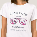 Strand Bachelorette Party Meisjes Trip Custom T-shirt<br><div class="desc">Maak een plons op uw aankomende vrijgezellenfeest met deze prachtige strand vrijgezellenfeest gepersonaliseerde t-shirts. Of je nu een stranduitstap, een meisjesvakantie of een beste vriendenvakantie viert, deze custom beach bachelorette party t-shirts zijn de perfecte aanvulling op je onvergetelijke uitje. Voeg een persoonlijke touch toe aan uw vrijgezellenfeestkleding met aangepaste naam,...</div>