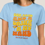 Strand Bachelorette Party Retro Zand Drink T-shirt<br><div class="desc">Maak een plons op uw aankomende vrijgezellenfeest met deze prachtige strand vrijgezellenfeest gepersonaliseerde t-shirts. Of je nu een stranduitstap, een meisjesvakantie of een beste vriendenvakantie viert, deze custom beach bachelorette party t-shirts zijn de perfecte aanvulling op je onvergetelijke uitje. Voeg een persoonlijk tintje toe aan je vrijgezellenfeestkleding met tekstopties. Stel...</div>