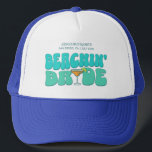 Strand Bachelorette Party Strand Bruid Girls Trip Trucker Pet<br><div class="desc">Maak een plons op uw aankomende vrijgezellenfeest met deze prachtige strand vrijgezellenfeest gepersonaliseerde koopwaar. Of je nu een stranduitstap, een meisjesvakantie of een beste vriendenvakantie aan het vieren bent, deze custom beach bachelorette party merchandise is de perfecte aanvulling op je onvergetelijke uitje. Voeg een persoonlijke touch toe aan je vrijgezellenfeestsouvenir...</div>