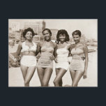 strand Beauties Briefkaart<br><div class="desc">Beach Beauties die ongeveer 1950 van het strand genieten</div>