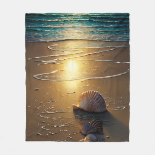 strand bij zonsondergang met schalen fleece deken