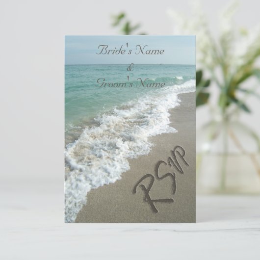 Strand bruiloft matching RSVP, zand schrijven RSVP Kaartje (Staand voorkant)