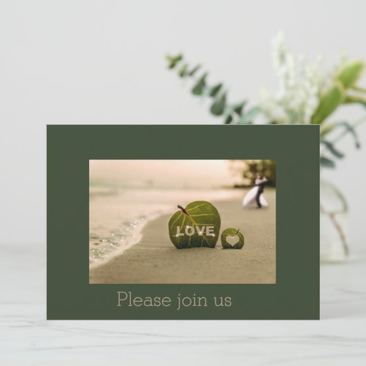 Strand bruiloft uitnodiging met liefde (Staand voorkant)
