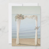 Strand Huwelijksboog Bloemen Huwelijksuitnodiging Kaart (Achterkant)