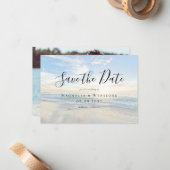 Strand kalligrafie foto Save the Date Notitiekaartje (Voorkant / Achterkant in situ)
