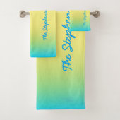 Strand Koel Blauw tot Geel Verloop met Blauwe Teks Bad Handdoek (Insitu)
