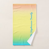Strand Koel Blauw tot Geel Verloop met Blauwe Teks Bad Handdoek (Handdoek)