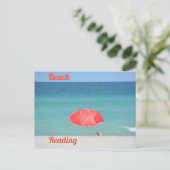 Strand lezen fotografische reizen briefkaart (Staand voorkant)