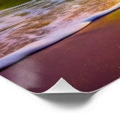 Strand met gele en roze oceaangolven perfect poster (Hoek)