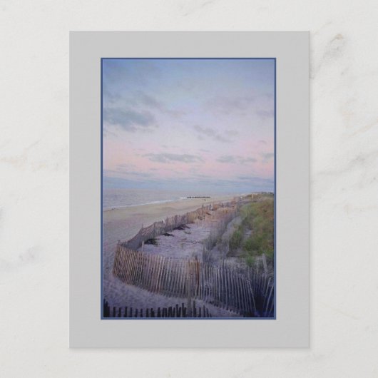 'Strand met hek en duinen bij dageraad' Briefkaart (Voorkant)