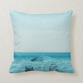 Strand met parasol en mooie horizon - kussen