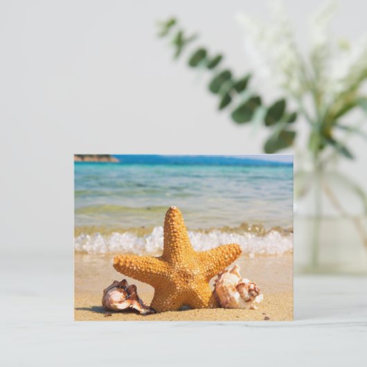 Strand met Starfish en Seashells Vrijgezellenfeest Uitnodiging Briefkaart (Staand voorkant)