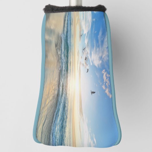 Strand met vogels die over het water vliegen Putte Golfheadcover (Draai 90)