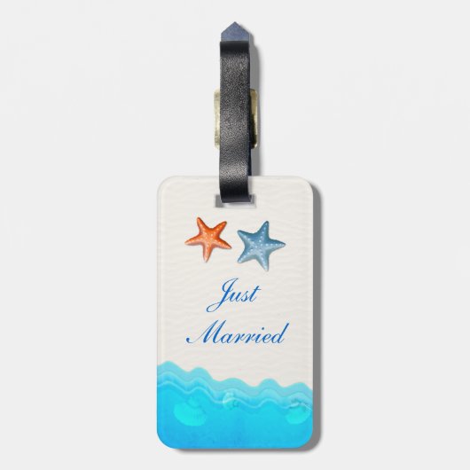 Strand met zeesterren bruiloft net getrouwd bagagelabel (Achterkant verticaal)