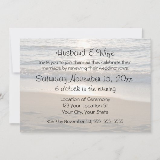 strand op Sunset Wedding Vow Renewal Uitnodigingen (Achterkant)