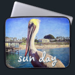 Strand Pier Pelican Vogel Foto Zon Dag Quote Scrip Laptop Sleeve<br><div class="desc">Deze vrolijke pelikaan op een reling met uitzicht op een strand in Californië schreeuwt "vakantie klaar". Drijf terug naar de warme oceaan briest wanneer je deze kleurrijke fotografie neopreen laptophoes gebruikt. Deze laptophoes is verkrijgbaar in drie formaten: 15, 13 en 10 inch. Maakt een geweldig cadeau voor iemand speciaal! U...</div>