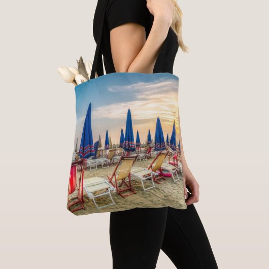Strand Scene Stoelen en Paraplu's Canvas tas (Dichtbij)