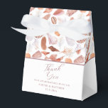 Strand Schelpen Aquarel Kust Chic Bruiloft Bedankdoosjes<br><div class="desc">Strand Schelpen Aquarel Kust Chic Trouw Favor Dozen hebben een mooi schelp patroon op een witte achtergrond met de tekst "Dank je wel" in modern schrift en gepersonaliseerd met uw namen en datum. Aan de achterkant staat uw sociale media hashtag. Perfect voor kust- en zomerverlovingen en evenementen. Personaliseer door de...</div>