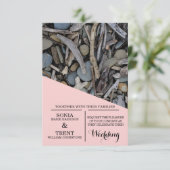 Strand stenen Driftwood bruiloft Kaart (Staand voorkant)
