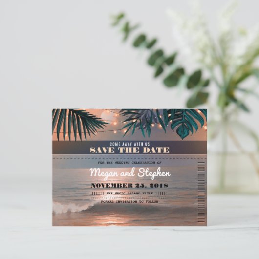 Strand Sunset String Lights Palmen Save the Date Aankondigingskaart (Staand voorkant)