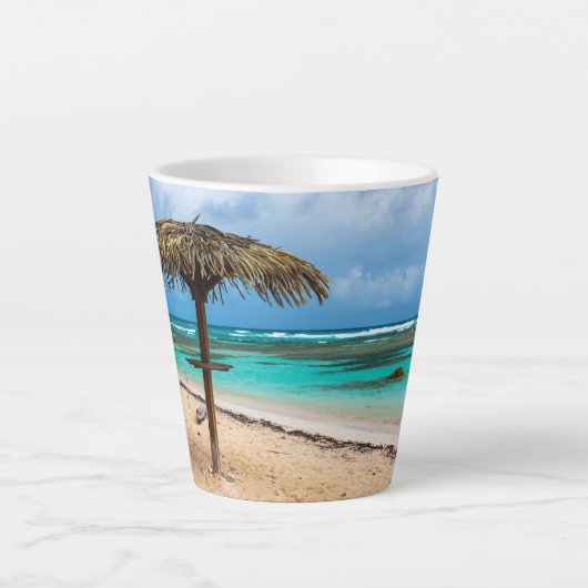 strand van Anse des Rochers Latte Mok (Voorkant)