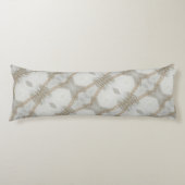 Strand van parels elend opmaakbaar van wit lichaamskussen (Voorkant)