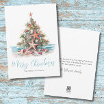 Strand Vrolijk Kerstfeest Feestdagenkaart<br><div class="desc">Vier de feestdagen met een beetje surf en zand met deze schaal en zeesterren kerstboom kerstkaart. Wens uw geliefden een gelukkig vakantieseizoen in strandstijl. Of u nu op een strand of een tropische locatie woont, zoals Florida, Californië, de Bahama's of gewoon van het strand houdt, deze print is voor u!...</div>