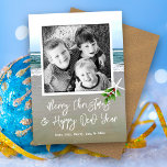 Strand Zand Foto Kerst Kaart<br><div class="desc">Ocean strand foto kerstkaarten. Aanpassen met een begroeting en handtekening. Voeg een familiefoto toe aan de vierkante sjabloon,  met een beetje zeester en een stuk hulst in de hoek. Achterzijde is een afbeelding van bruin zand.</div>