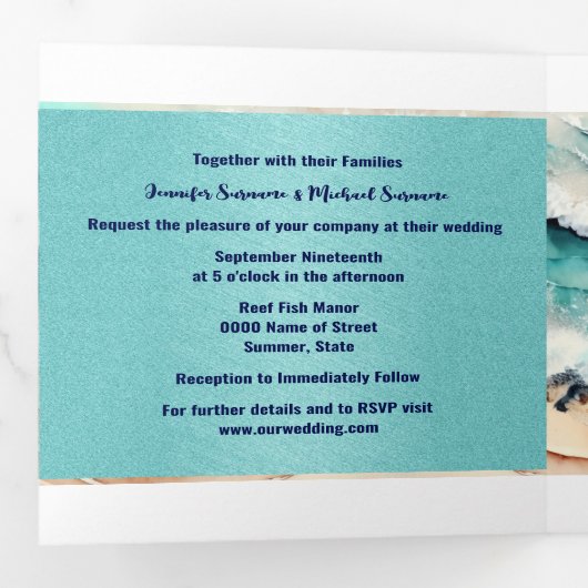 Strand zand oceaan golven zeeschelpen nautische ch drieluik uitnodiging (Binnenzijde eerst)