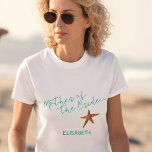 Strand zee zeesterren bruiloft moeder van de bruid t-shirt<br><div class="desc">Zeester moeder van de bruid zee / strand / bestemming bruiloft T-shirt met aqua blauw kalligrafie script en bewerkbare tekst. Personaliseer het met de naam van haar moeder.</div>