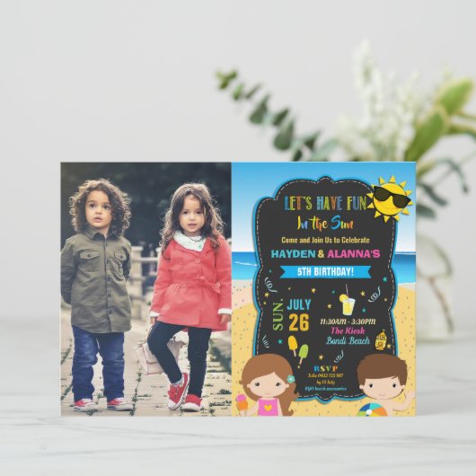 Strand Zwembad Verjaardagsfeest Tweeling Broers Br Kaart (Staand voorkant)