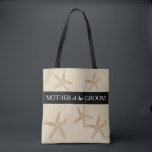 Strandbruiloft Moeder van bruidegom en zandjute Tote Bag<br><div class="desc">Moderne strand trouwtas. Zeester op zandkleur faux burlap,  Moeder van de Bruidegom,  naam aan de achterkant. Je kunt de naam aan de achterzijde eenvoudig wijzigen.</div>
