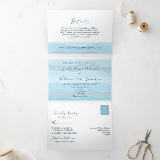 Strandfoto Blauwe bruiloft Drieluik Uitnodiging (Binnen)